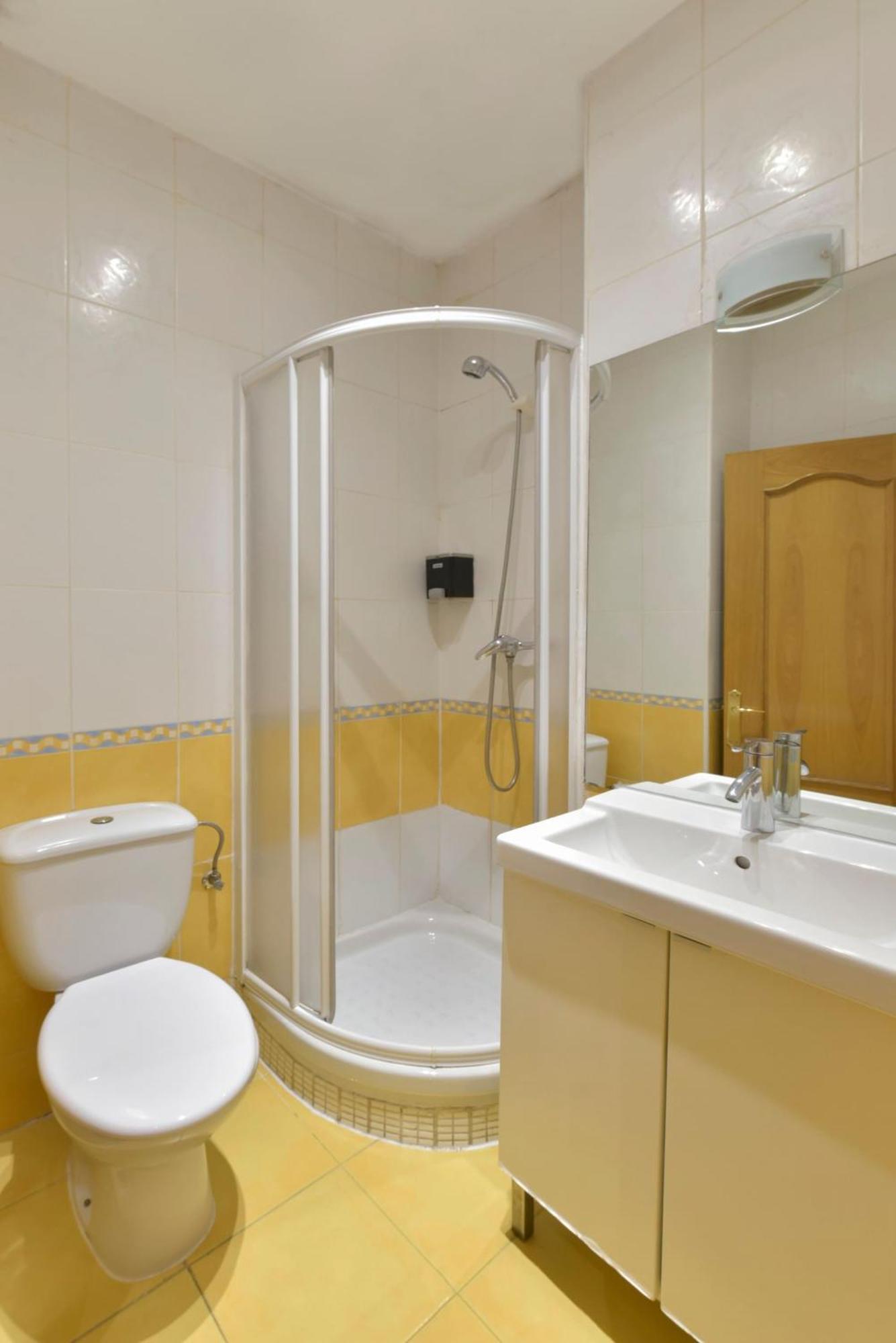 Apartamentos Day Madrid Luna Centro Gran Via Sol Malasana Buitenkant foto