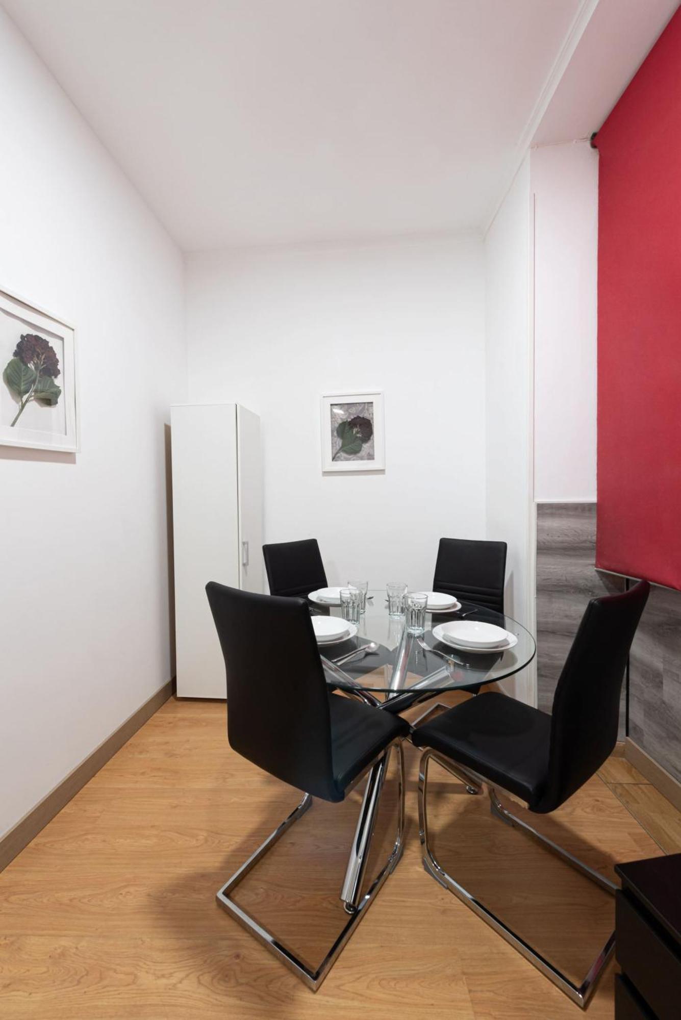 Apartamentos Day Madrid Luna Centro Gran Via Sol Malasana Buitenkant foto