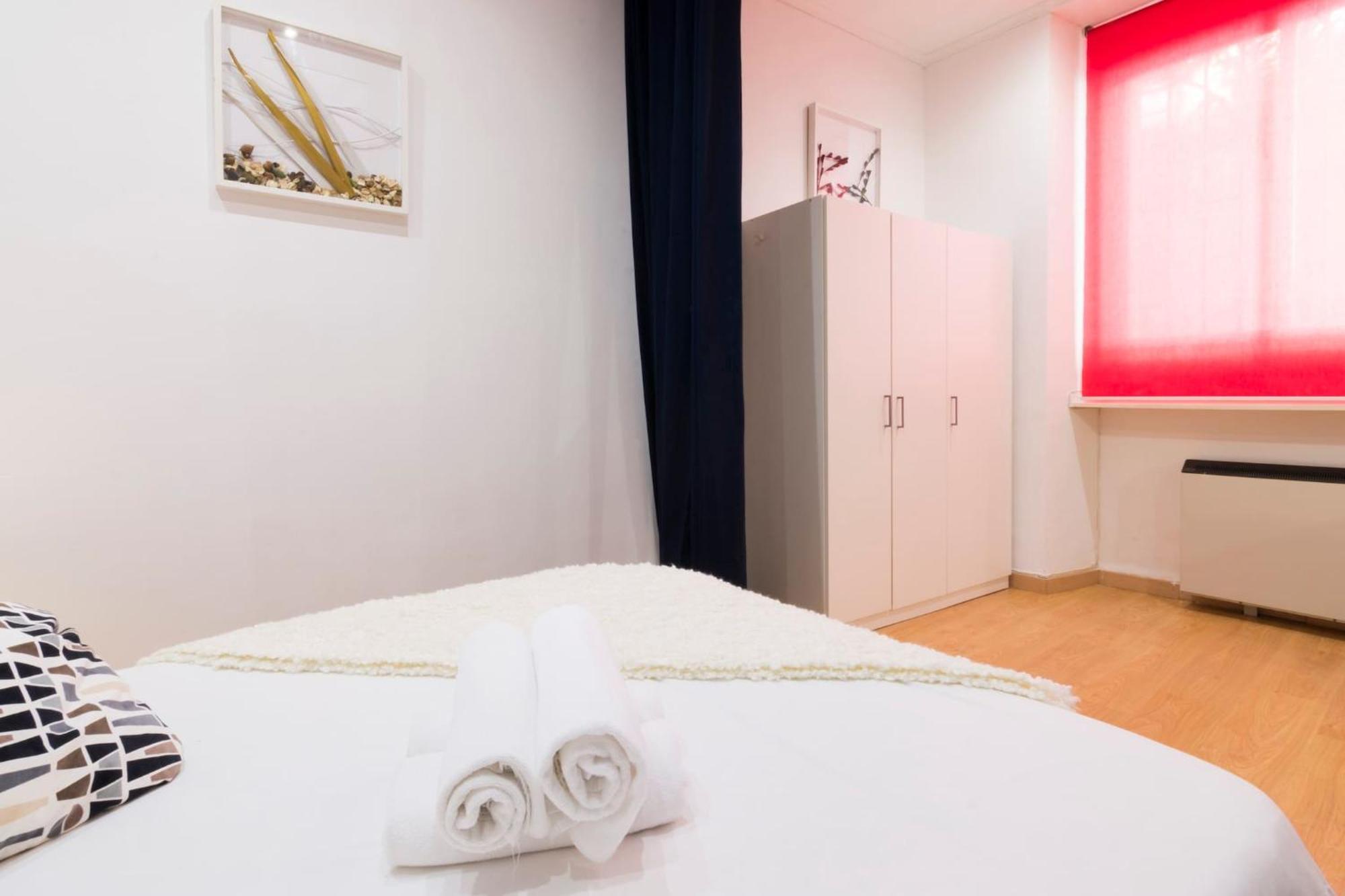 Apartamentos Day Madrid Luna Centro Gran Via Sol Malasana Buitenkant foto