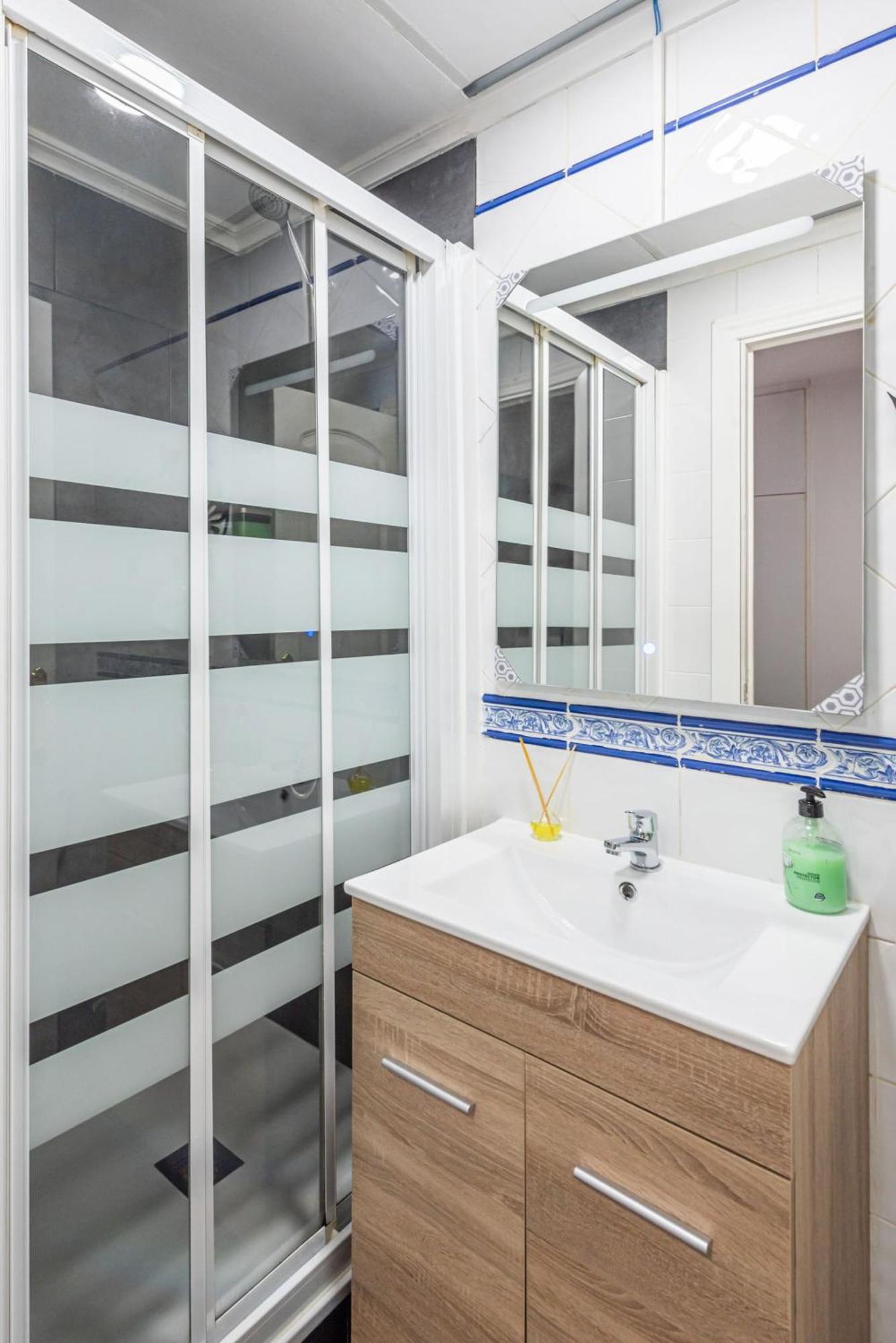 Apartamentos Day Madrid Luna Centro Gran Via Sol Malasana Buitenkant foto