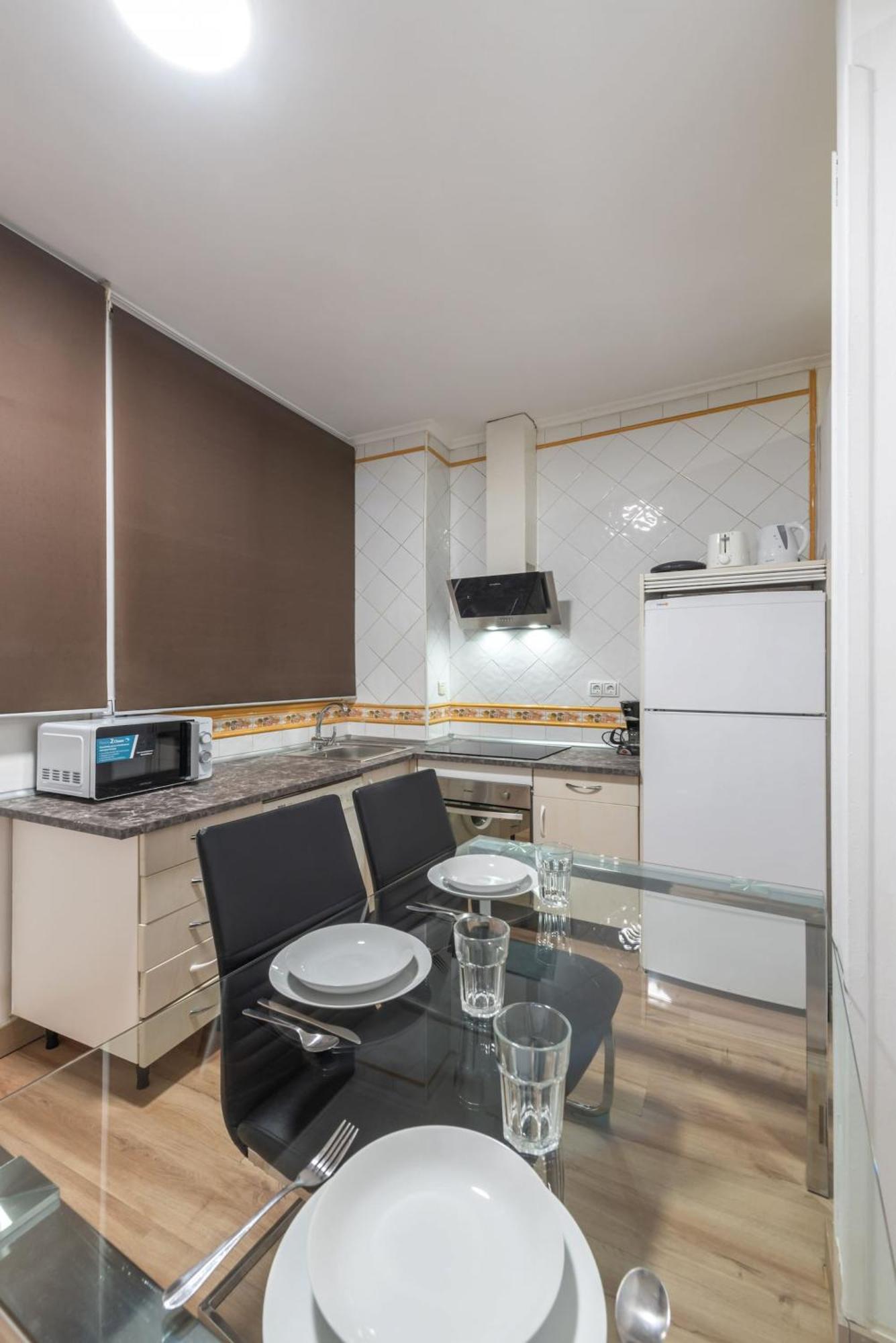 Apartamentos Day Madrid Luna Centro Gran Via Sol Malasana Buitenkant foto