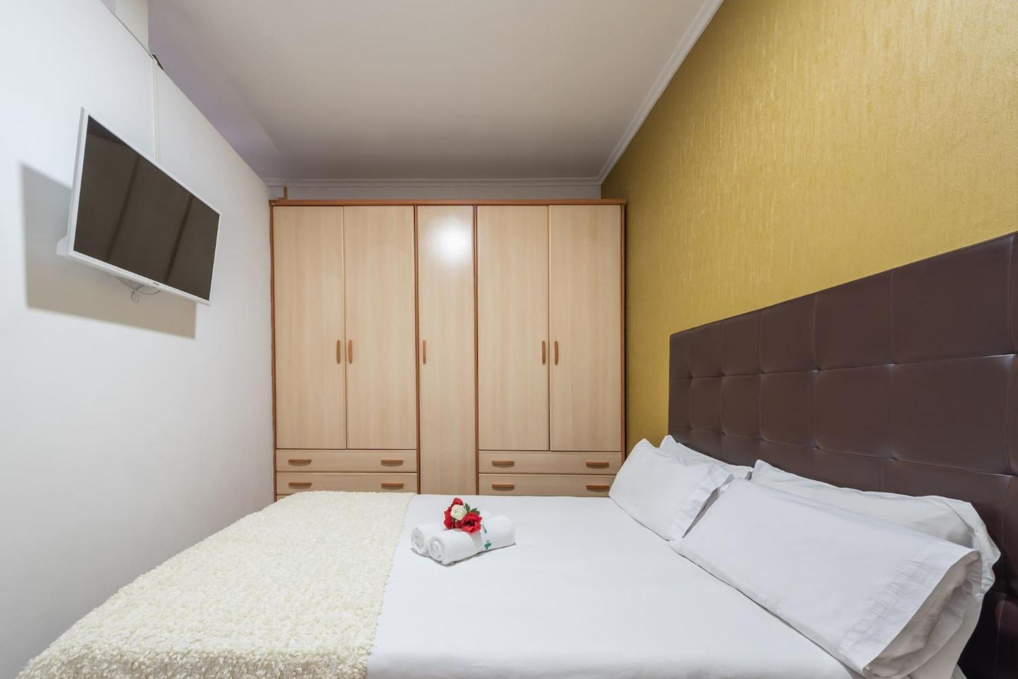 Apartamentos Day Madrid Luna Centro Gran Via Sol Malasana Buitenkant foto